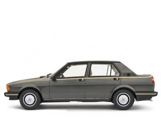 Alfa Romeo Giulietta 2.0 Super 1981 Grigio Nube Laudoracing 1:18 Resinemodell (Türen, Motorhaube... nicht zu öffnen!)